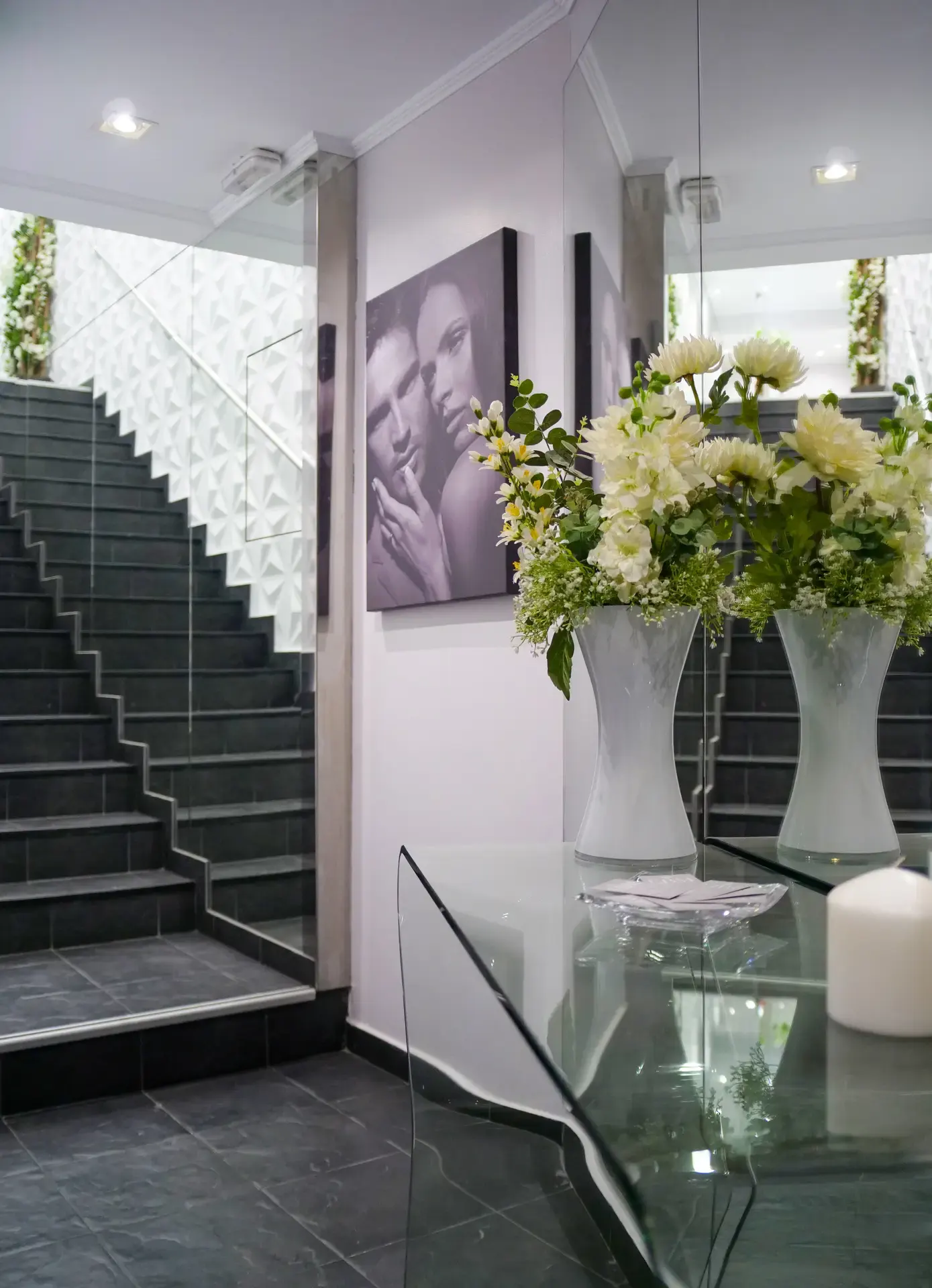 Escalera de acceso a la planta superior de Centro EBM