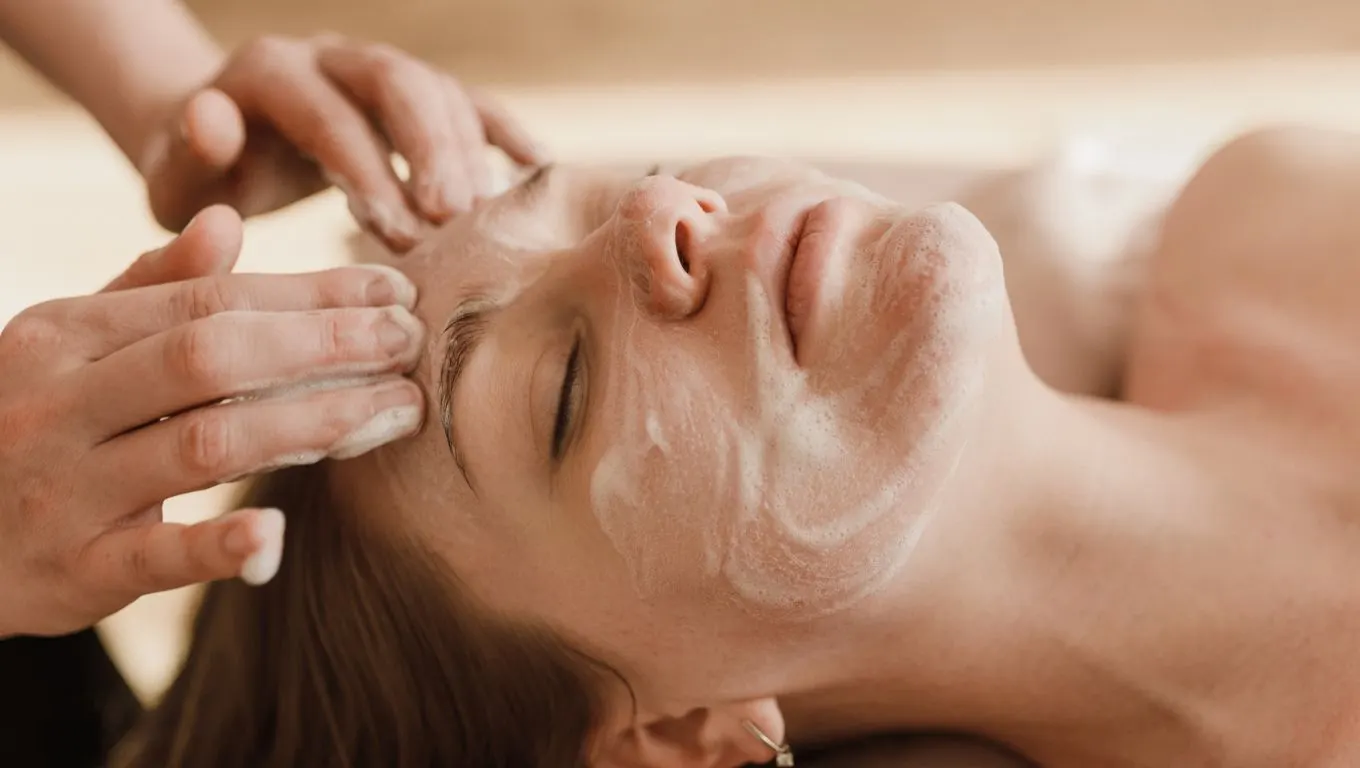 Tratamiento facial personalizado en Centro EBM